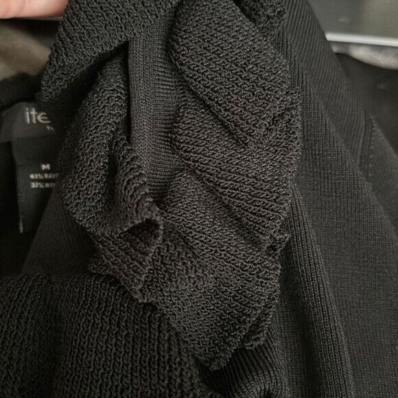 Michelle Nicole Ruffle V Neck Sweater Size Medium - Picture 4 of 4